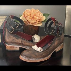 Freebird by Steven size 6 (brand new)